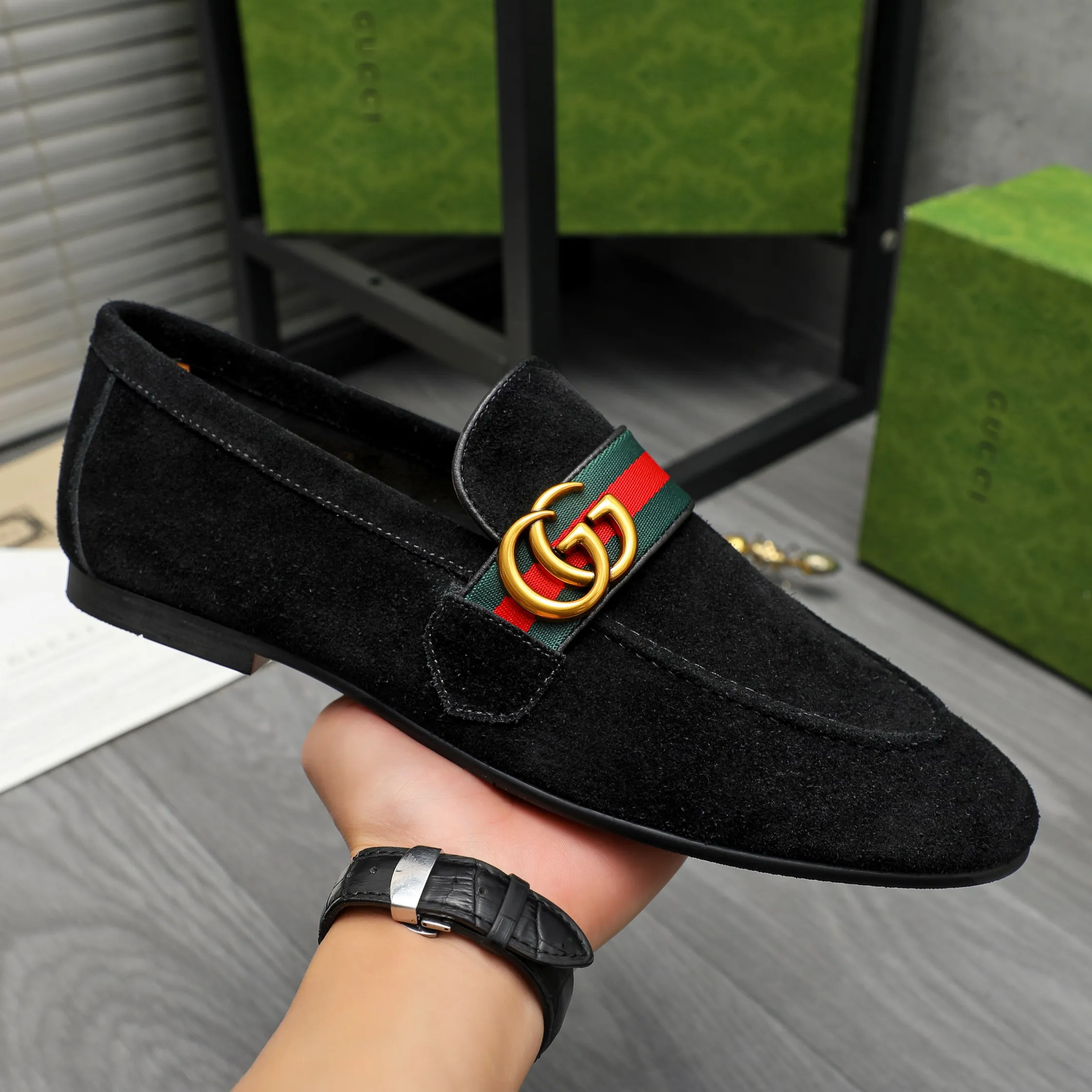 Men's shoes 💰p400 Product trademark: GUCCI "Gucci" business casual leather shoes Regular size: 38-46 (38.45.46 is custom-made and non-returnable) Product material: Selected suede cowhide with webbing upper, cowhide lining, original rubber outsole